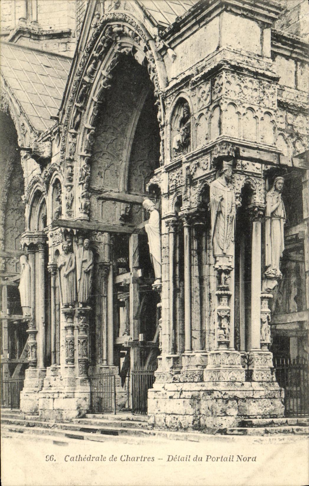 CPA Cathedrale de Chartres Detail du Portail Nord