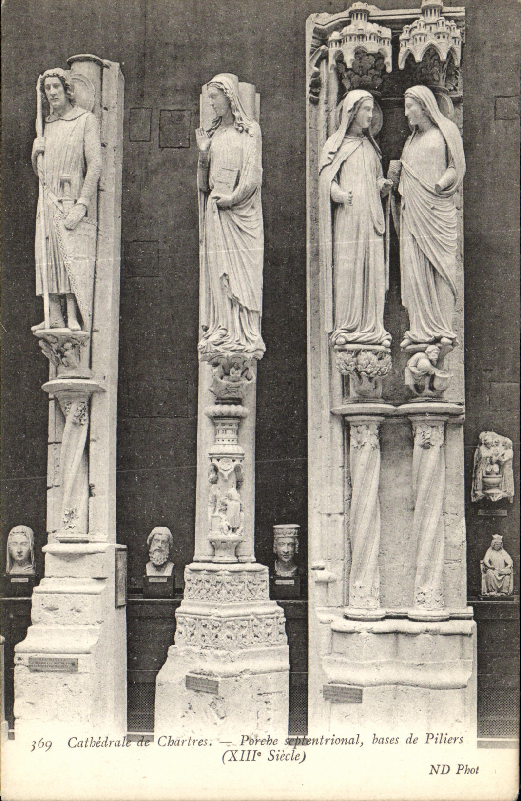 Cathédrale de Chartres — Porebe septentrional, bases de piliers (XIIIe siècle) — ND Phot