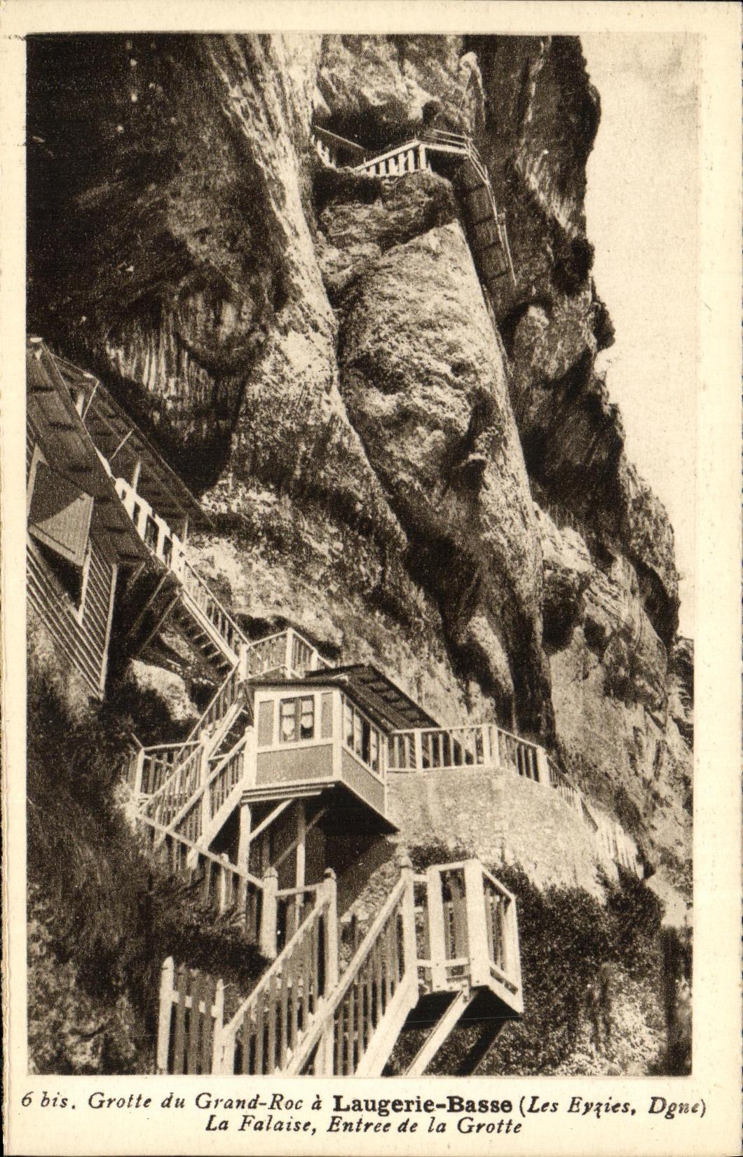 CPA Laugerie Basse Grotte La falaise Entree de la grotte