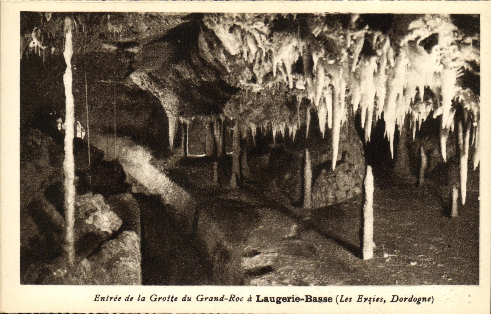 Eingang zur Grotte Grand-Roc in Laugerie-Basse (Les Eyqies, Dordogne) — Phototypie-Félio, Frankreich
