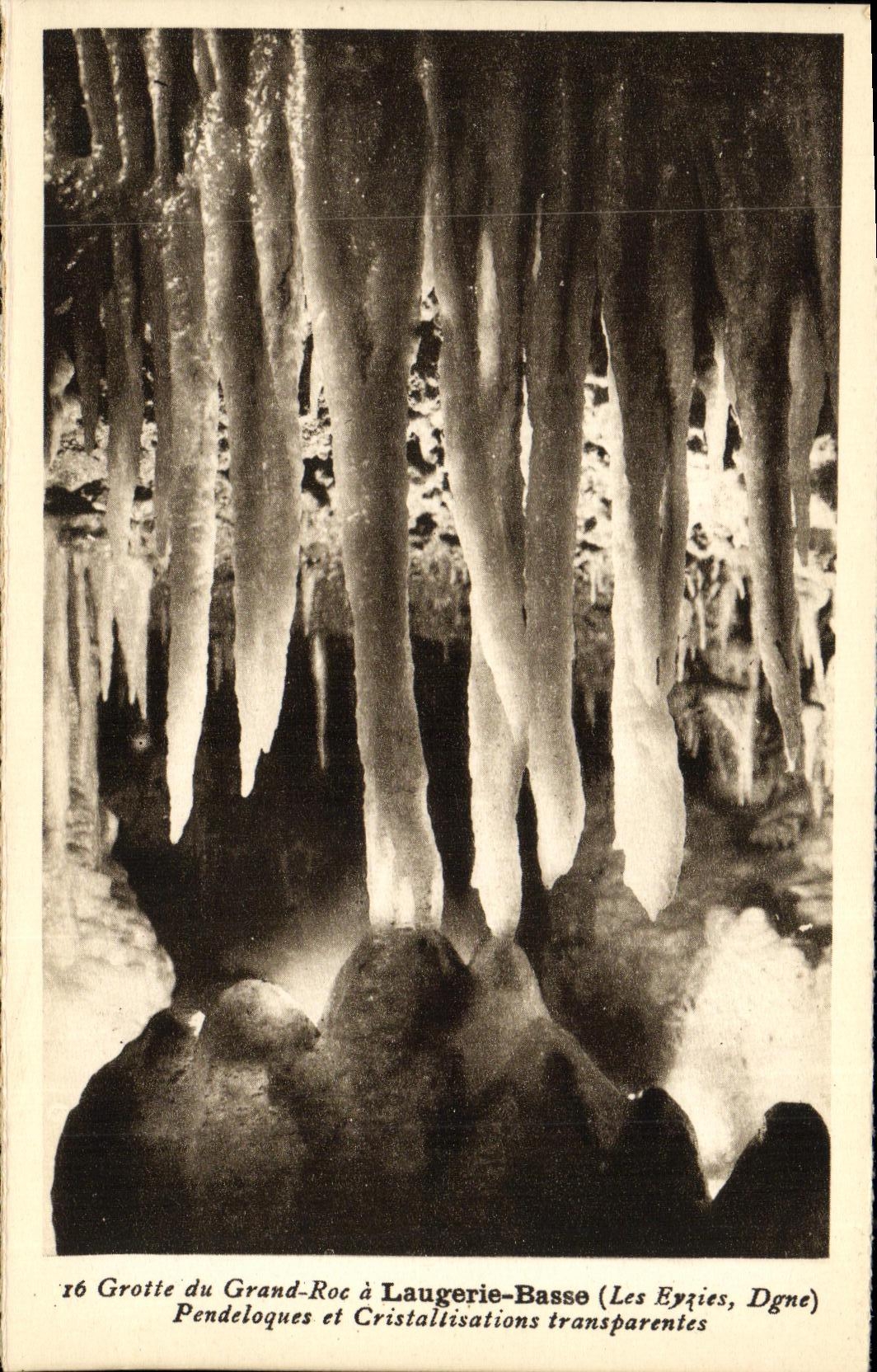 Grotte du Grand-Roc à Laugerie-Basse (Les Eyzies, Dgne) — Pendeloques et Cristallisations transparentes — Photographe Hélio Françaises