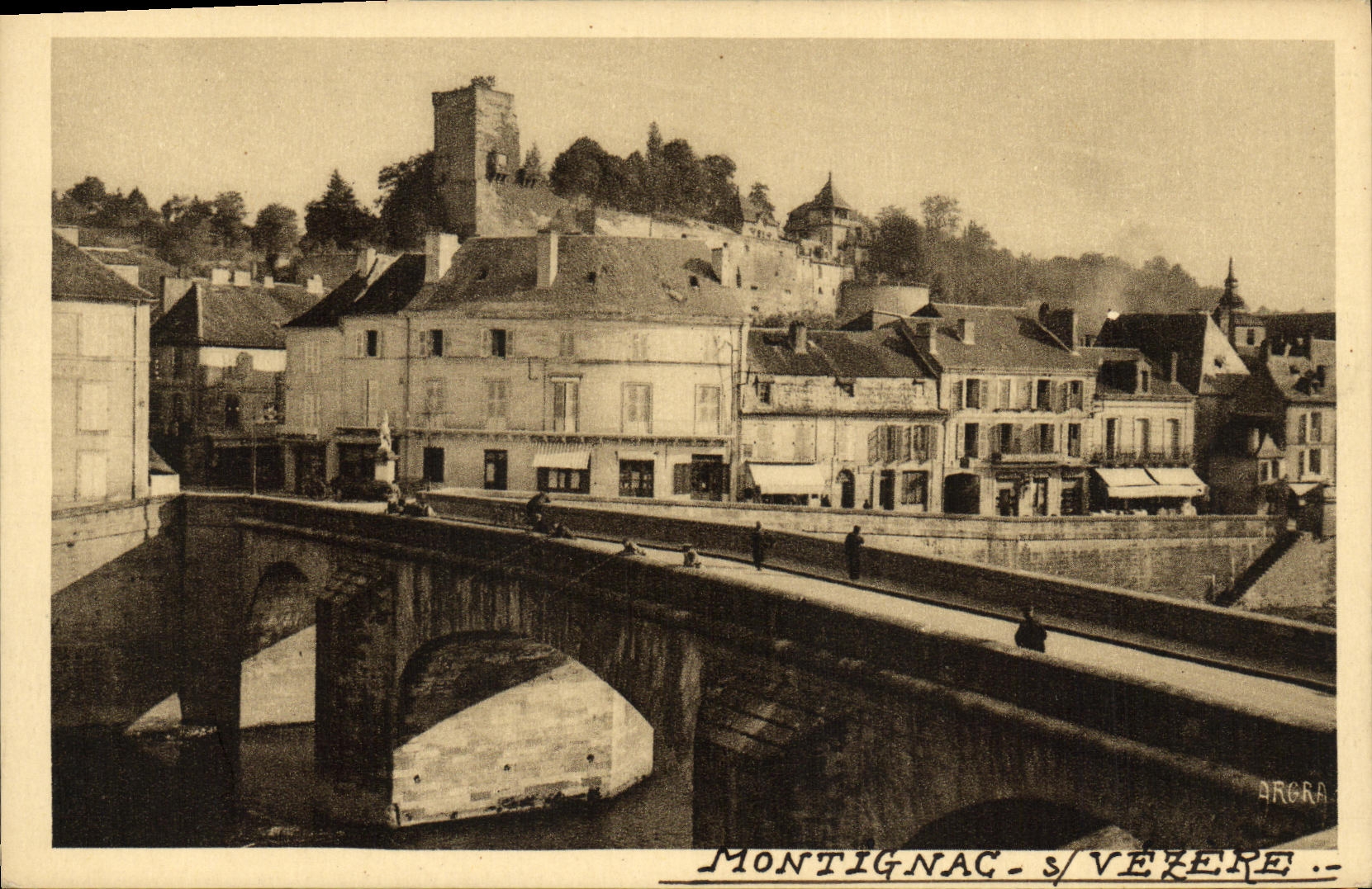 Montignac-sur-Vézère — Pont sur la Vézère et château — Les Arts Graphiques Toulouse