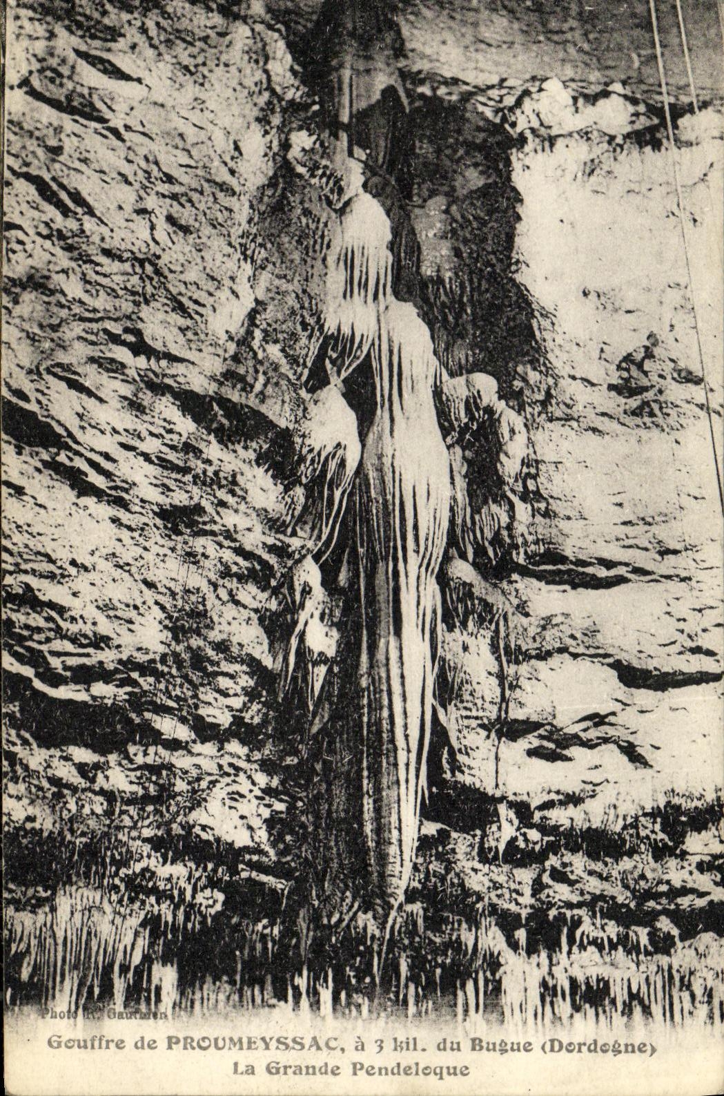 Gouffre de PROUMEYSSAC — La Grande Pendeloque — Photo R. Gauthier