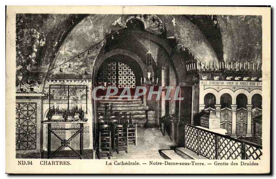 CPA Chartres La Cathedrale Notre Dame sous Terre Grotte des druides