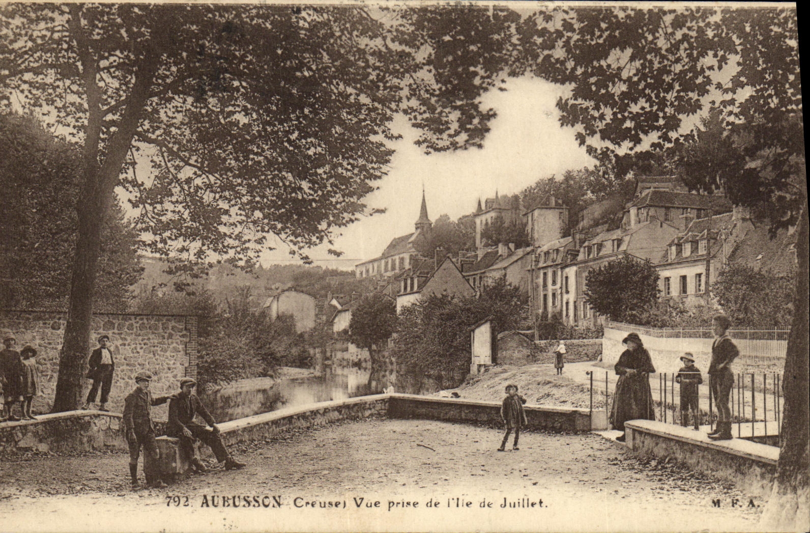 Aubusson - Creuse - Vue prise de l'île de Juillet