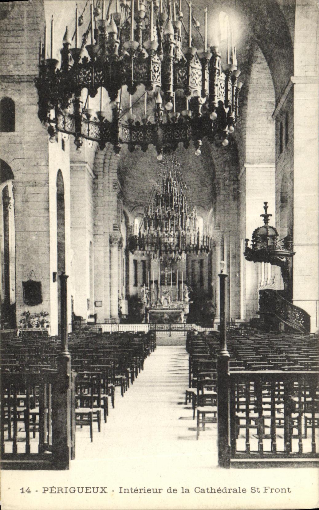 CPA Perigueux Interieur de la Catherieur de la Cathedrale St Front