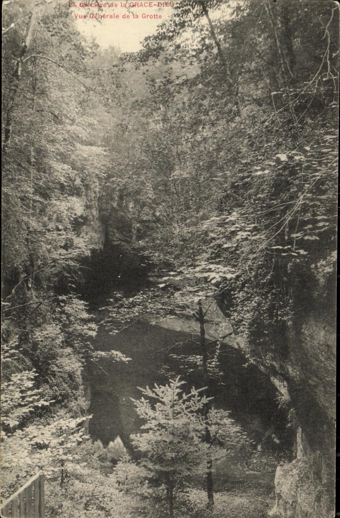 CPA La glaciere de la Grace de Dieu Vue generale de la grotte