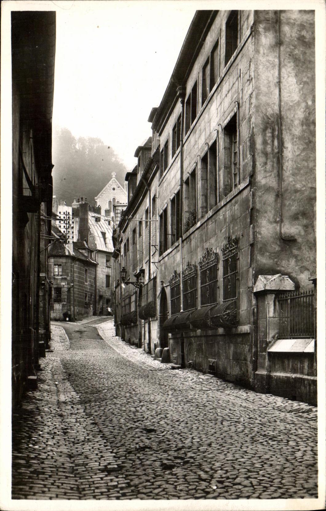 CPA Besancon les Bains Rue de la Vielle Monnaie