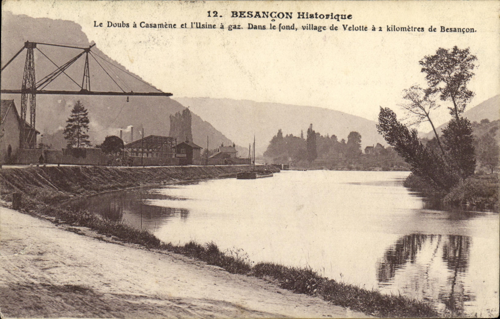 CPA Besancon Historique Le Doubs a Casamene et l Usine a gaz Dans le fond village de Velotte a kilometres de Besancon