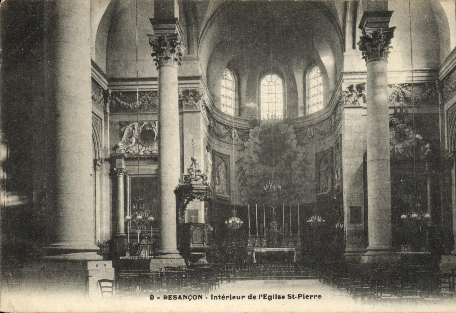 CPA Besancon Interieur de l Eglise St Pierre