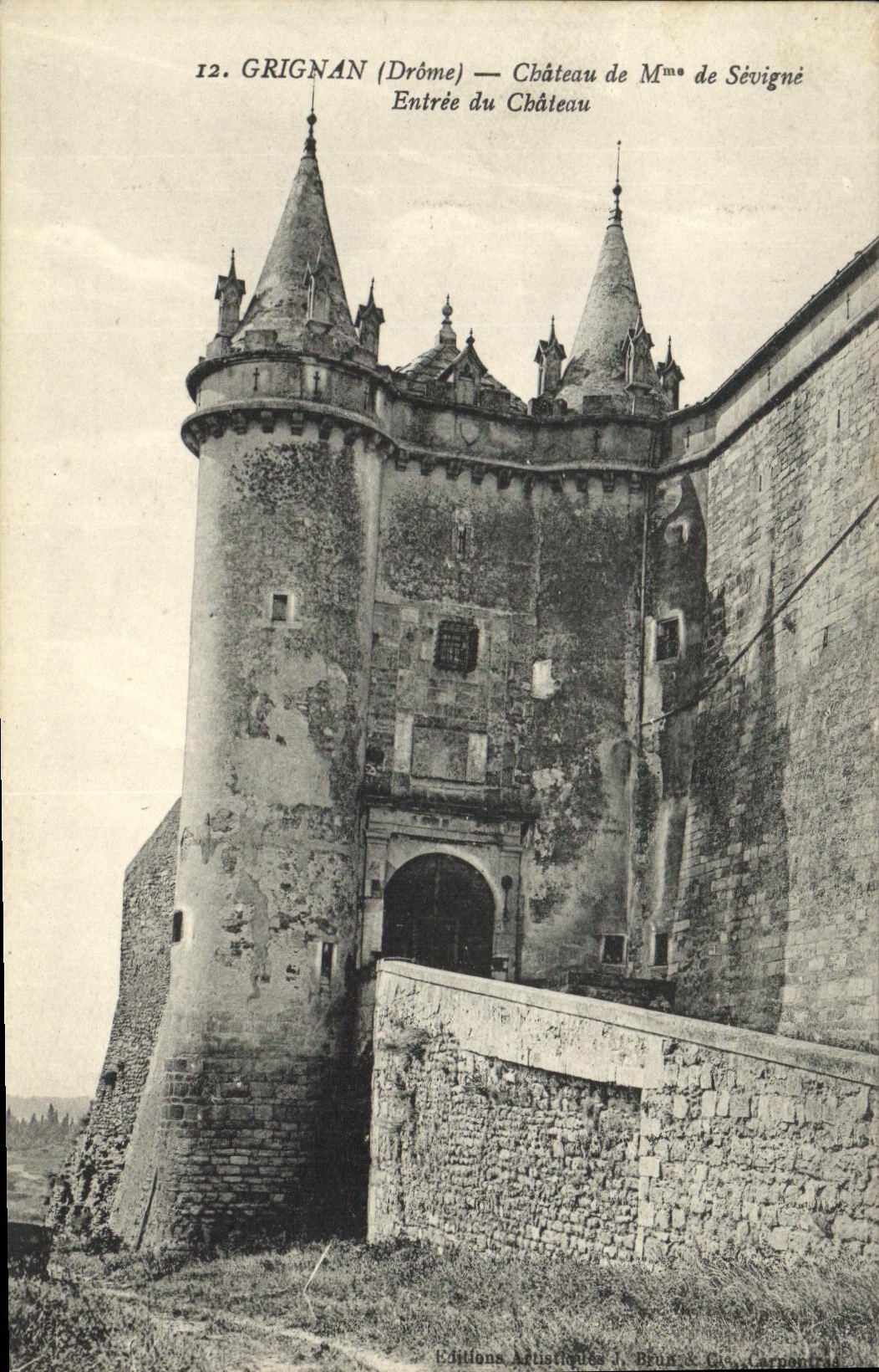 CPA Grignan Chateau de M me de Sevigne Entree du Chateau