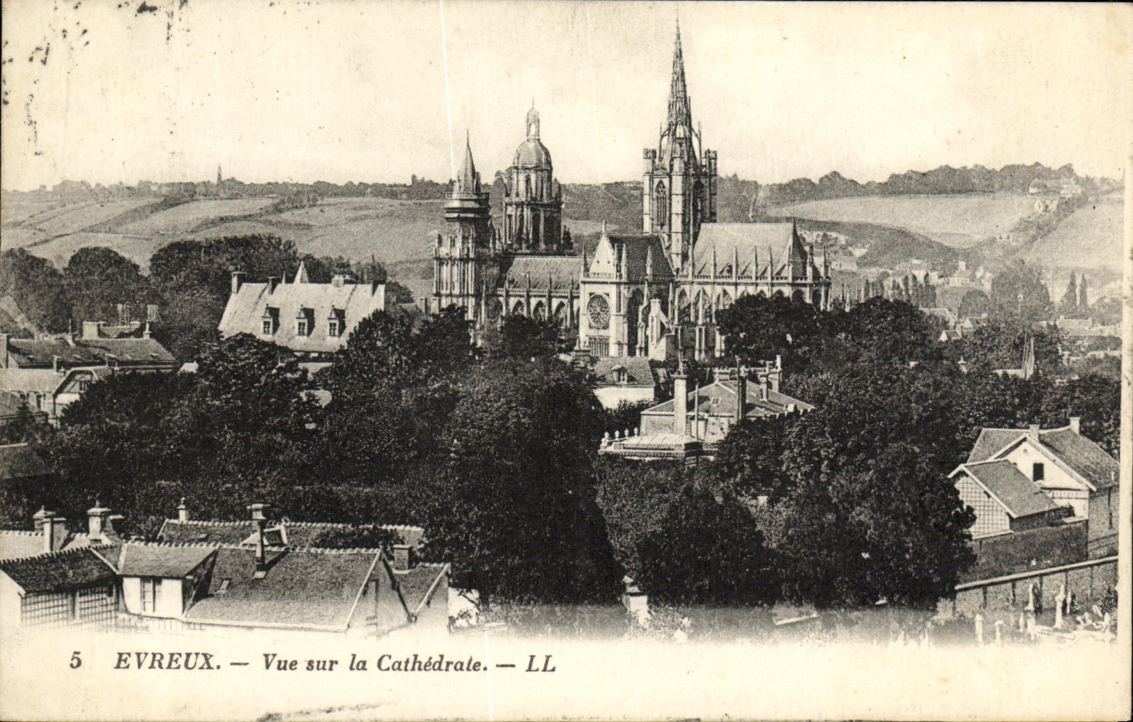 CPA Evreux Vue sur la Cathedrale