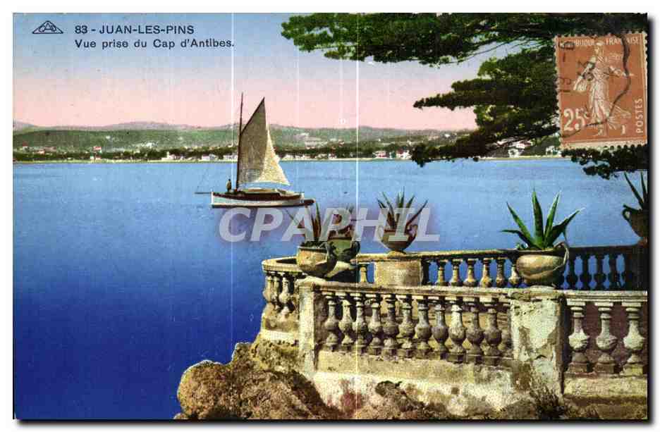 CPA Juan les Pins Vue prise du Cap d Antibes Bateau 