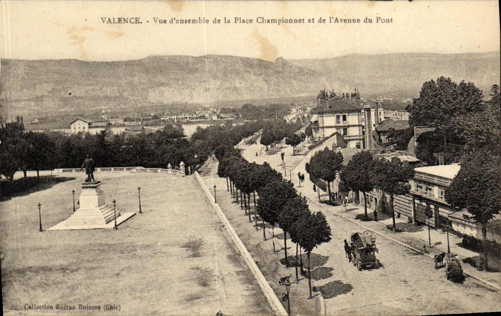 CPA Valence Vue d ensemble d ela place Championnet et de l avenue du pont