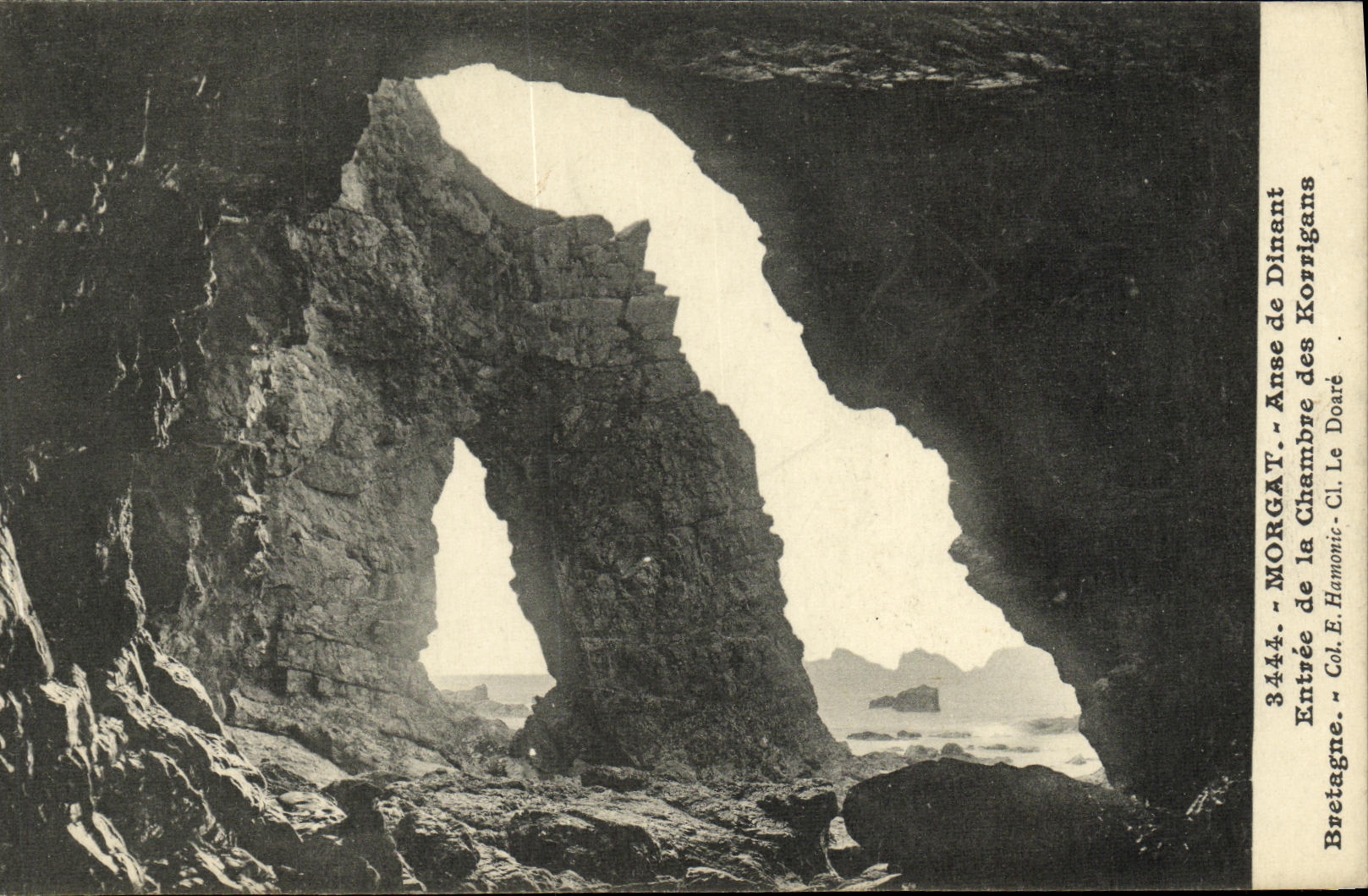 CPA Morgat Anse de Dinant Entree de la chambre des Korrigans 