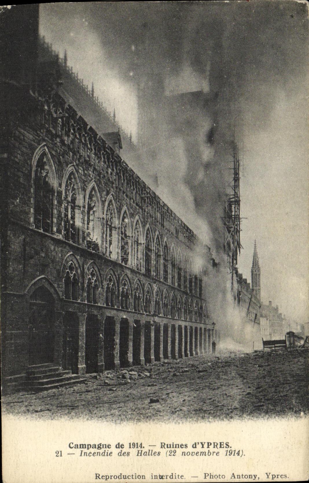 Ruines d'Ypres — Incendie des Halles (22 novembre 1914) — Photo Antony, Ypres. N°21