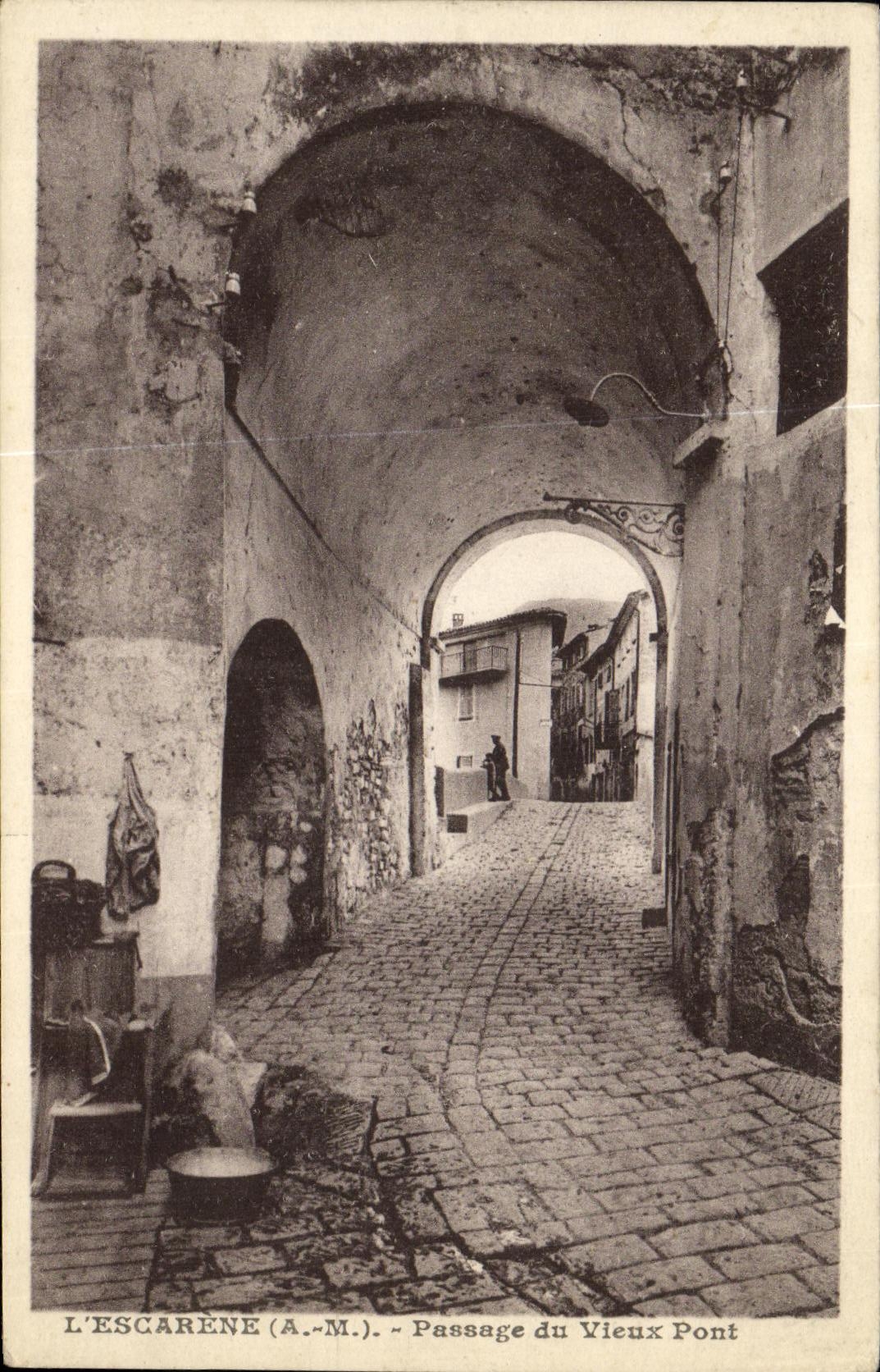 CPA L Escarene Passage du Vieux Pont