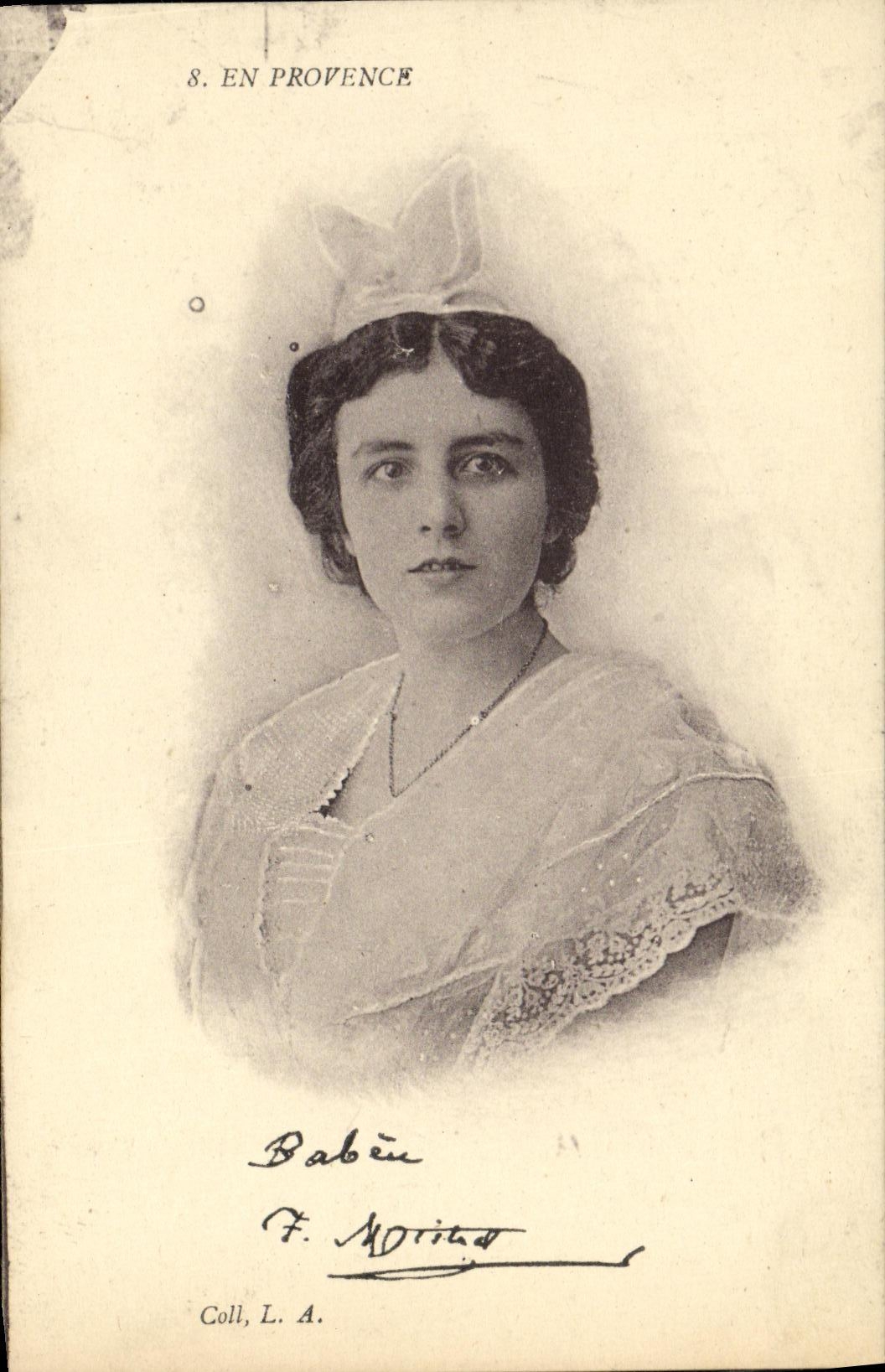 CPA En Provence Femme Folklore 