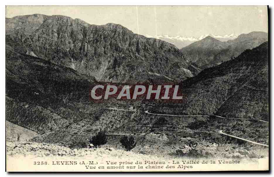 CPA Levens Vue Prise du Plateau La Vallee de la Vesubie Vue en amont sur la chaine des Alpes