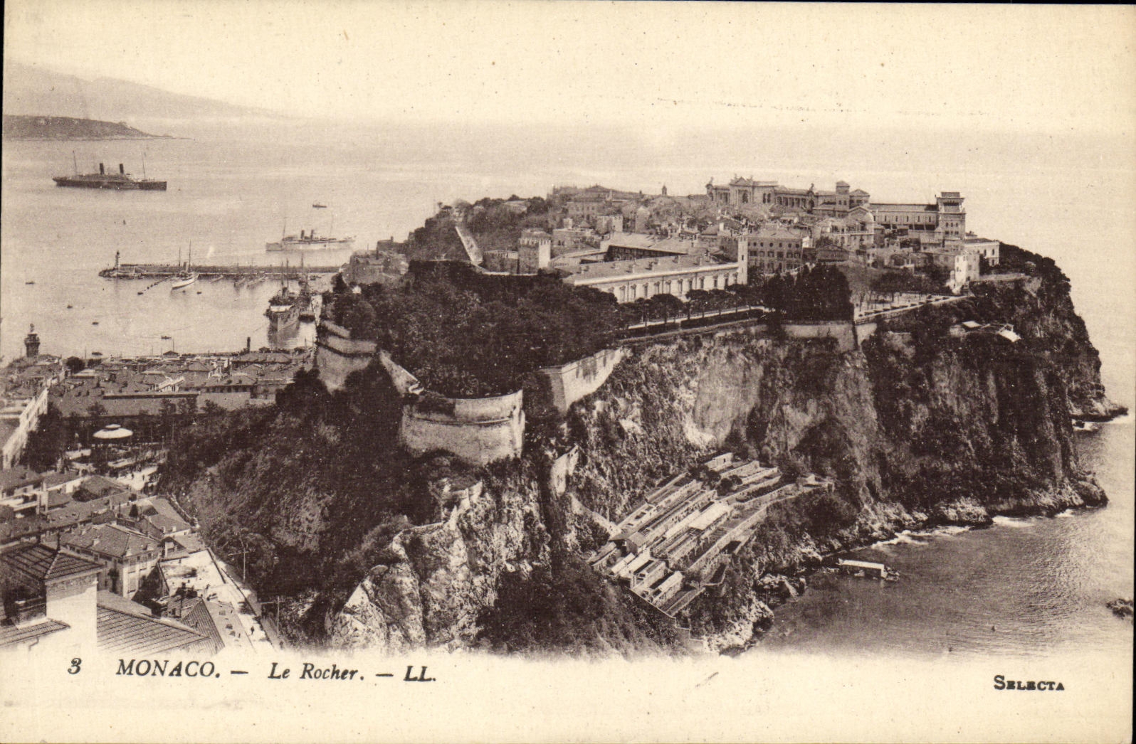 CPA Monaco Les Jardins Exotiques Le Rocher Bateau