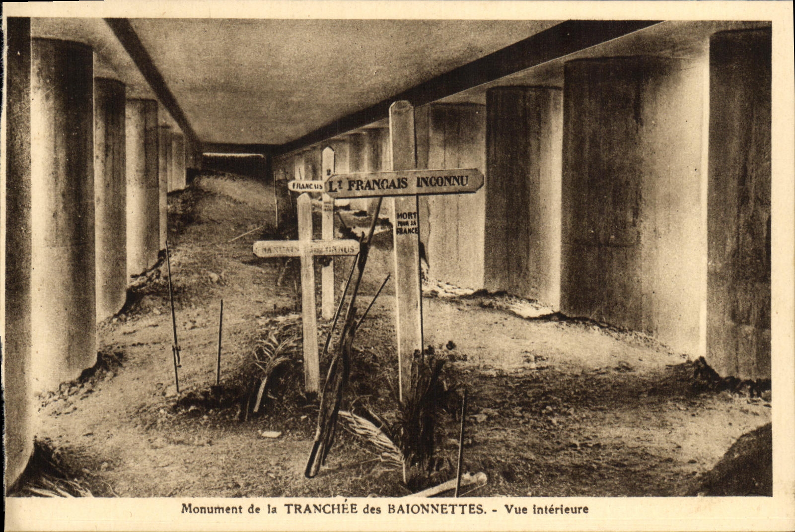 Monument de la Tranchée des Baionnettes — Vue intérieure — (Ventre, architecte)