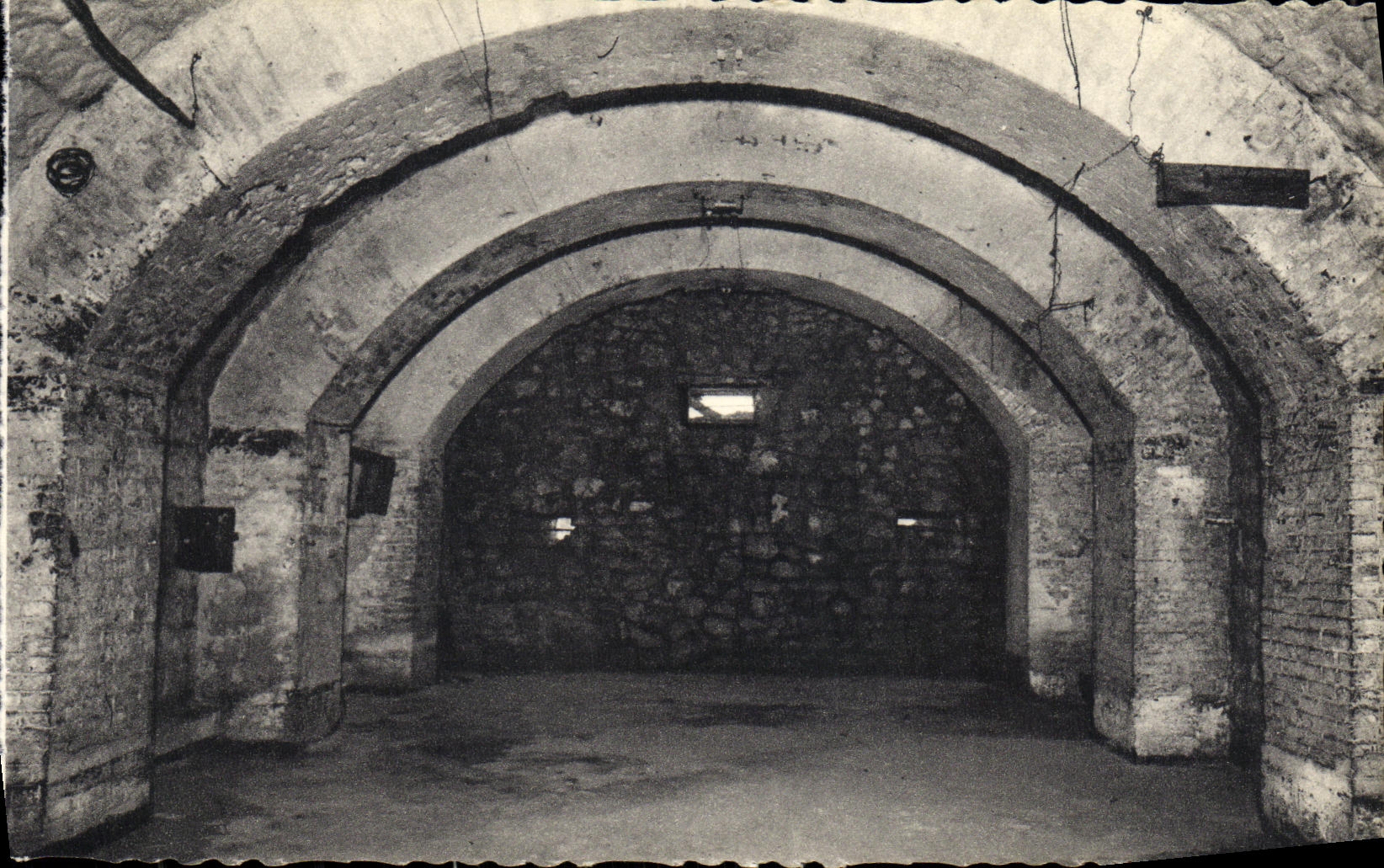 Fort de Vaux — Casemate bétonnée — Logement des hommes — Édition du Fort de Vaux