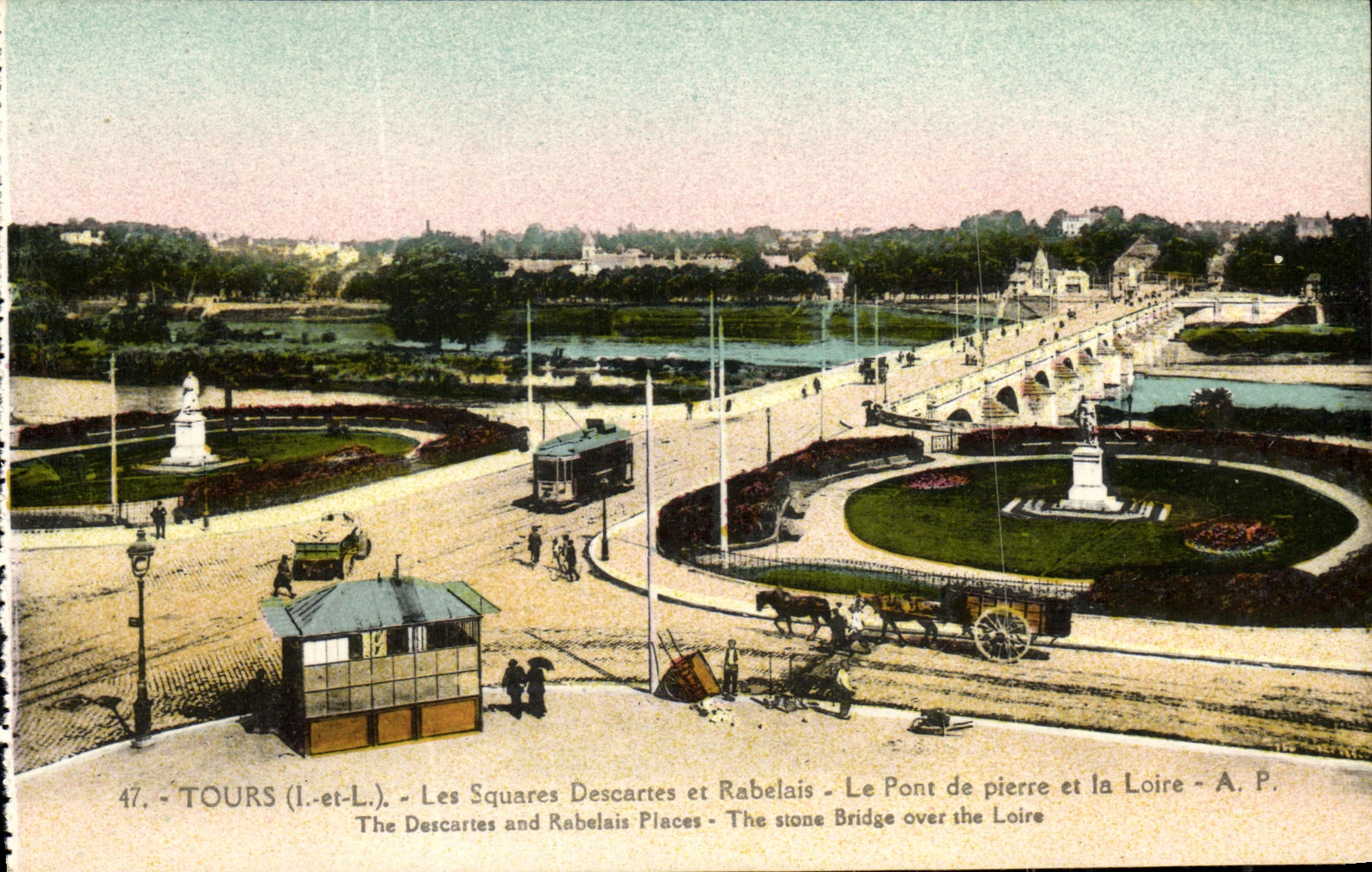 CPA Tours Les Squers Descartes et Rabelais Le Pont de pierre et la Loire