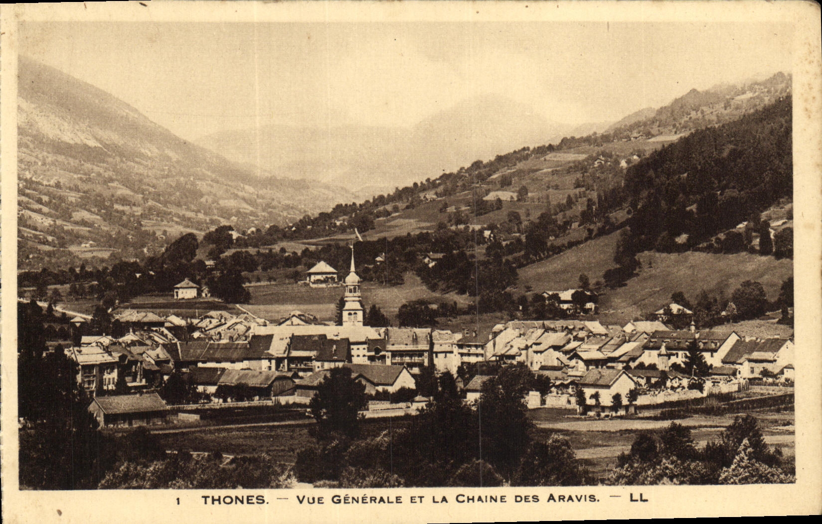 CPA Thones Vue Generale et la Chaine des Aravis
