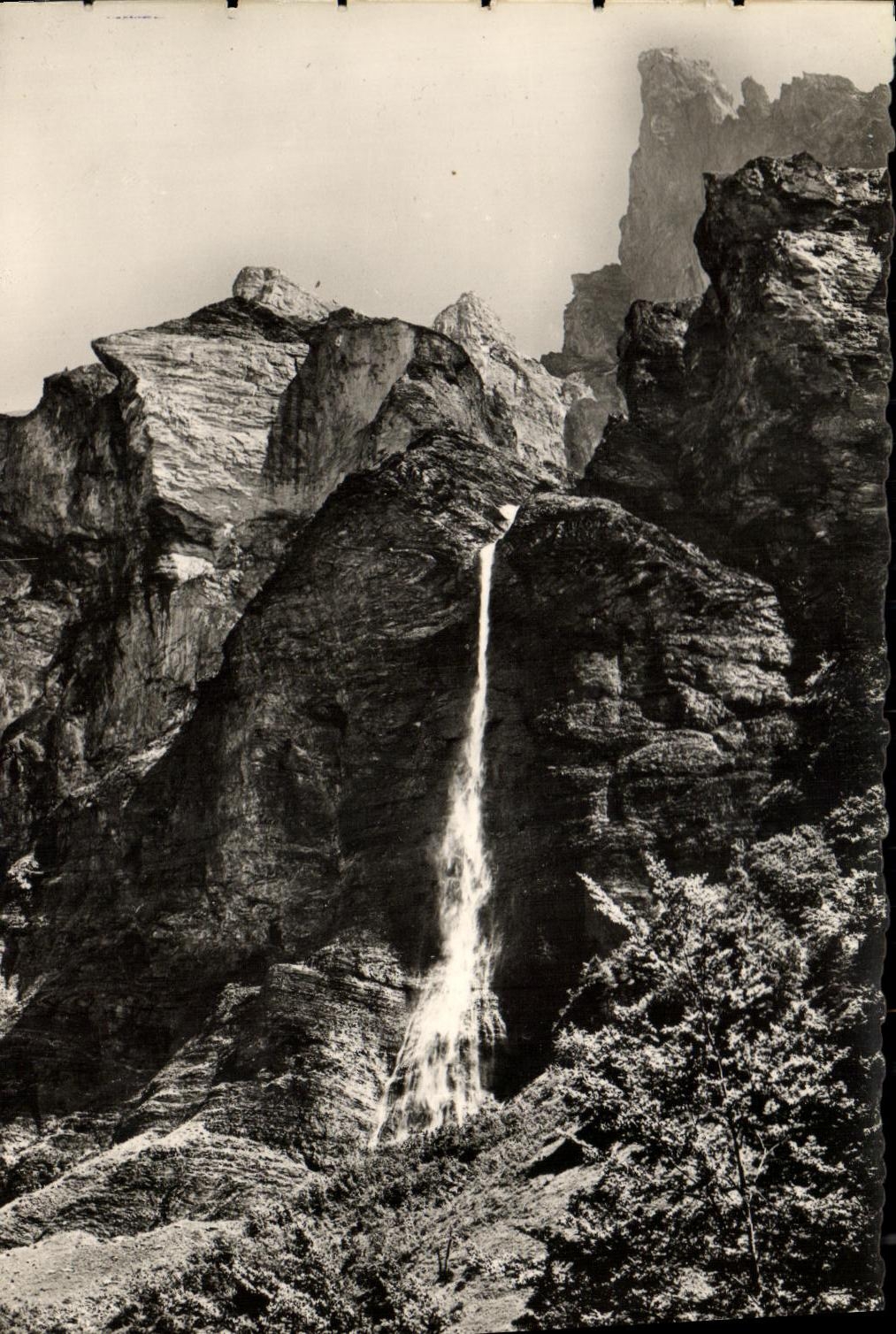Chute d'eau dans les montagnes — Sixt-Fer-A-Cheval (Haute-Savoie) — Édition Del-Annecey, n° 6341