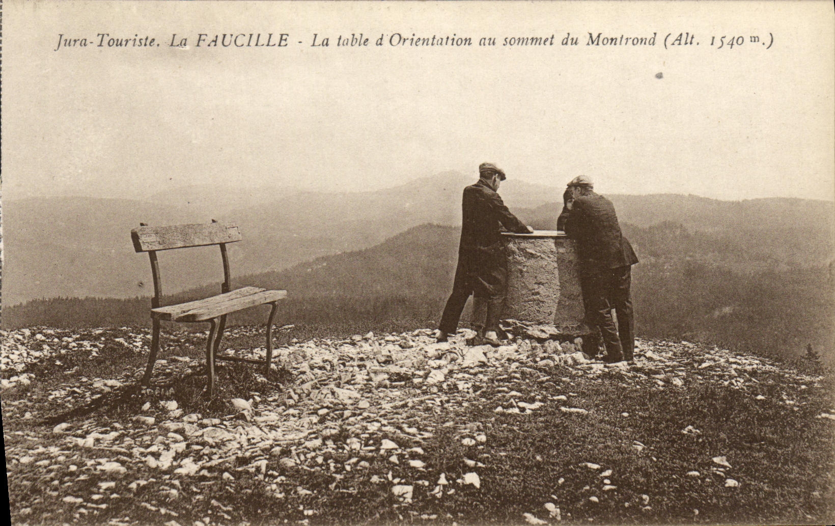 La FAUCILLE - La table d'Orientaion au sommet du Montrond (Alt. 1540 m.) — Jura-Touriste