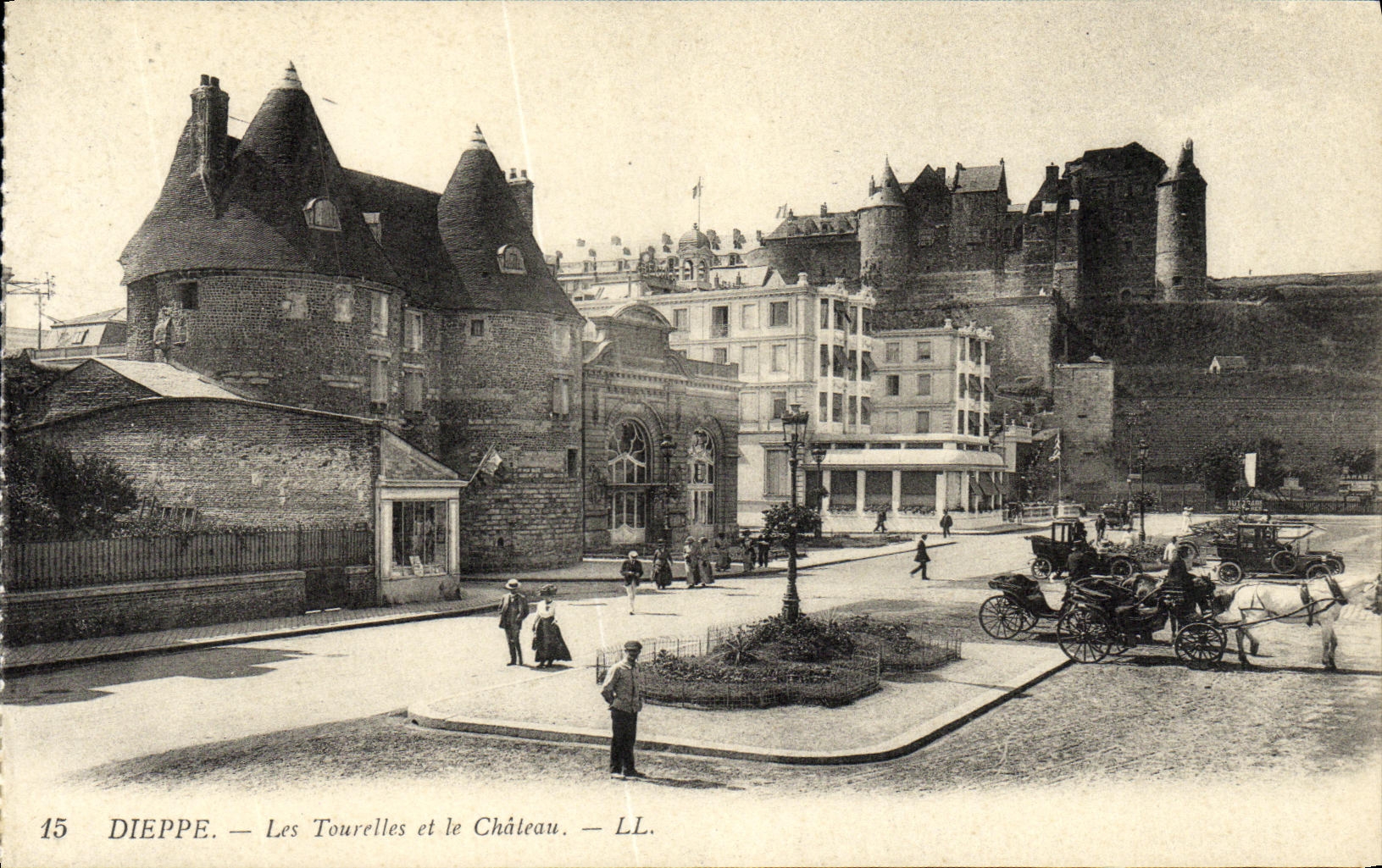 CPA Dieppe Les Tourelles et le Chateau