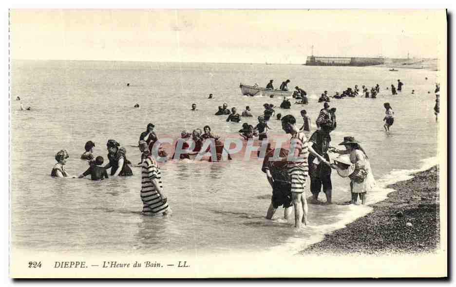 CPA Dieppe L Heure du Bain