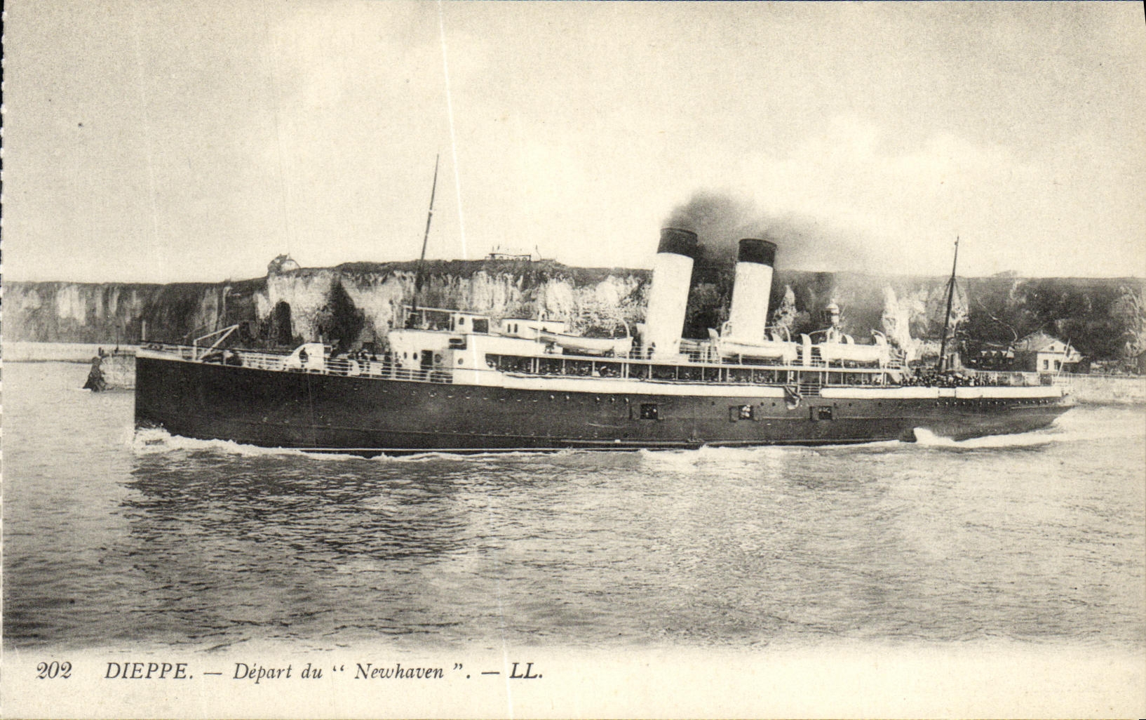 CPA Dieppe Depart du Newhaven Bateau