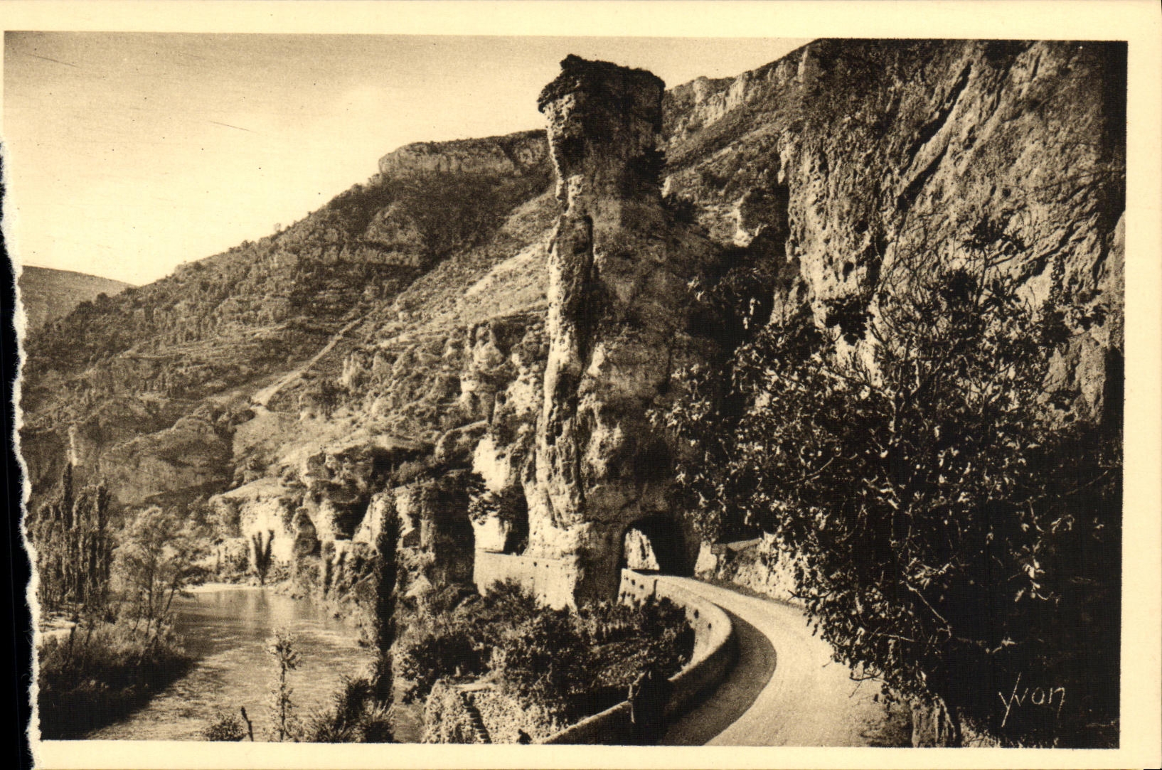 Antike Ansichtskarte Gorges du Tarn Pougnadoire Route de Sainte enimie a la malene