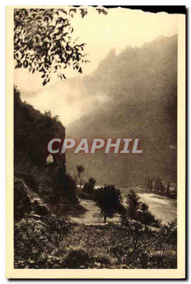 Vintage Postcard Gorges du Tarn Recessed road in the rock at the height of the Detroits