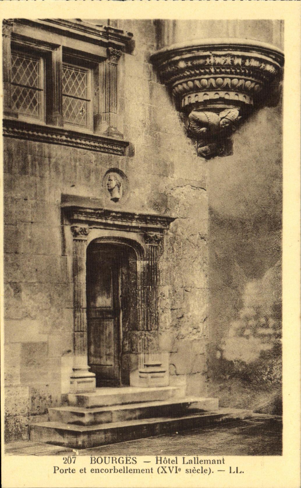 CPA Bourges Hotel Lallemant Porte et encorbellement 