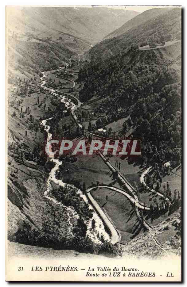 CPA Les Pyrenees La Vallee du Basian Route de Luz a Bareges