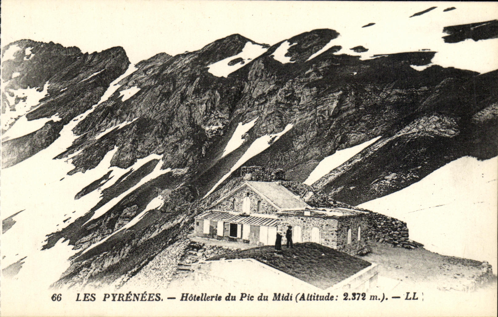 Les Pyrénées — Hôtellerie du Pic du Midi (Altitude: 2.372 m.) — LL