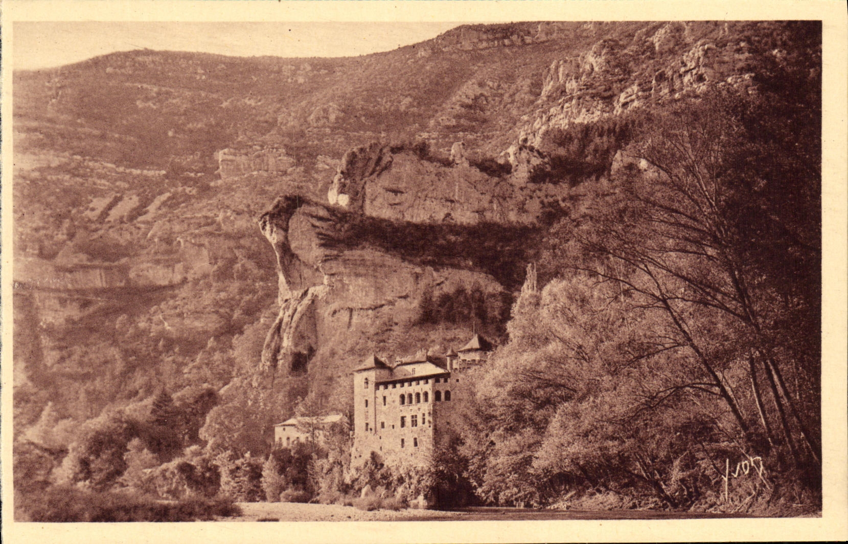 Château de La Caze — Gorges du Tarn — Les Éditions d'Art YVON, Paris