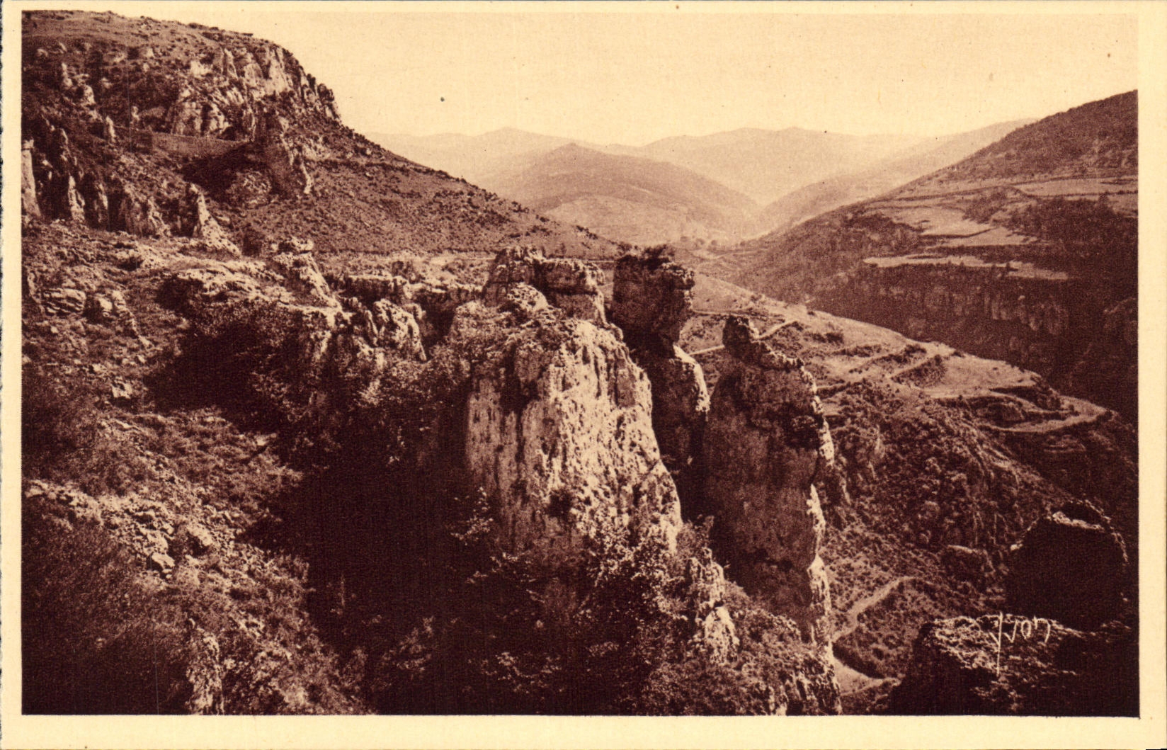 CPA Gorges Du Tarn Sainte Enimie Meyrueis Le canon de la Jonte et le massif de l Aigoual