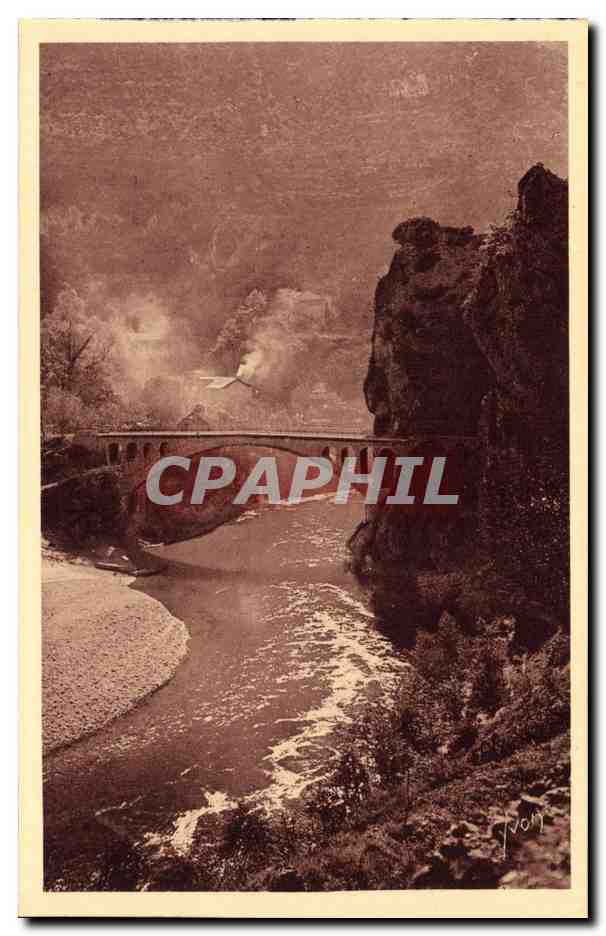 Gorges du Tarn — Saint-Chély-du-Tarn (Lozère) — Les Éditions d'Art Yvgné, Paris