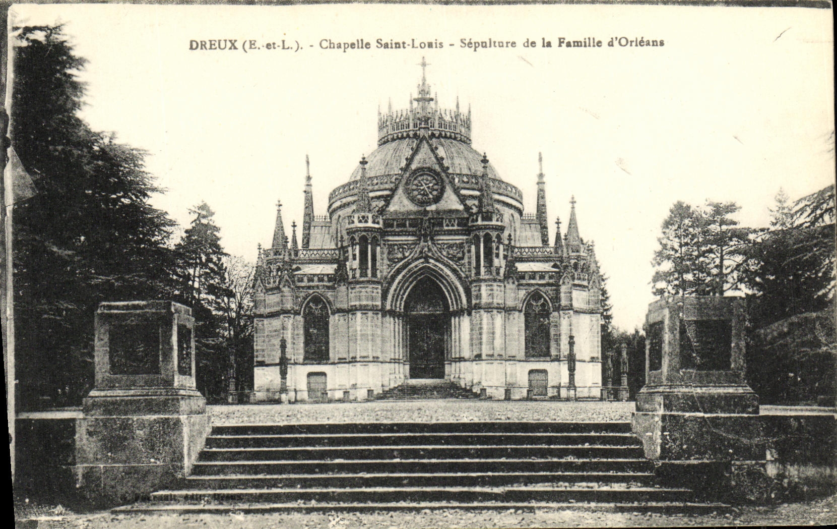 Dreux (E.-et-L.) - Chapelle Saint-Louis - Sépulture de la Famille d'Orléans