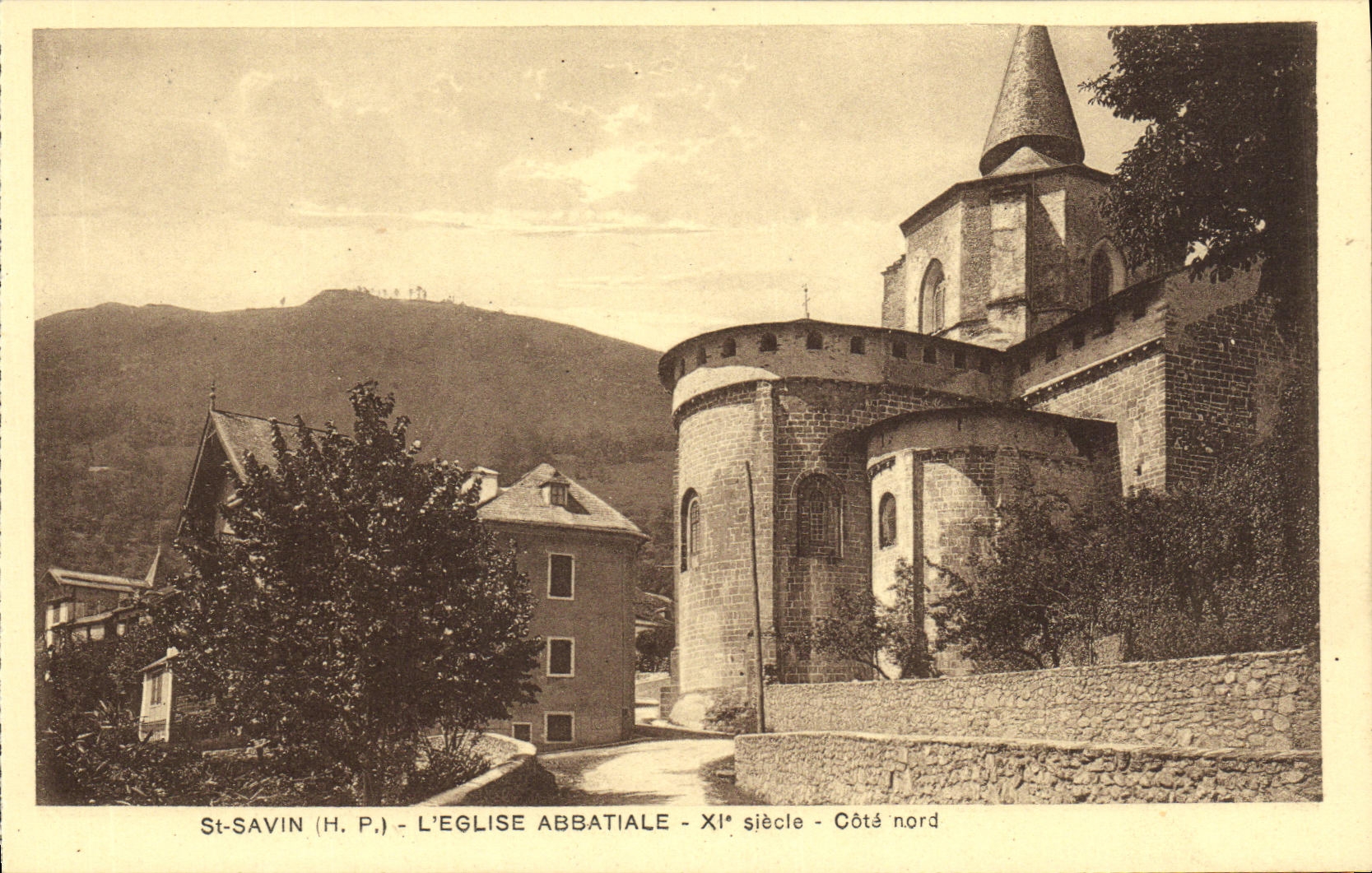 St-Savin (H.P.) - L'Église abbatiale - XIe siècle - Côté nord
