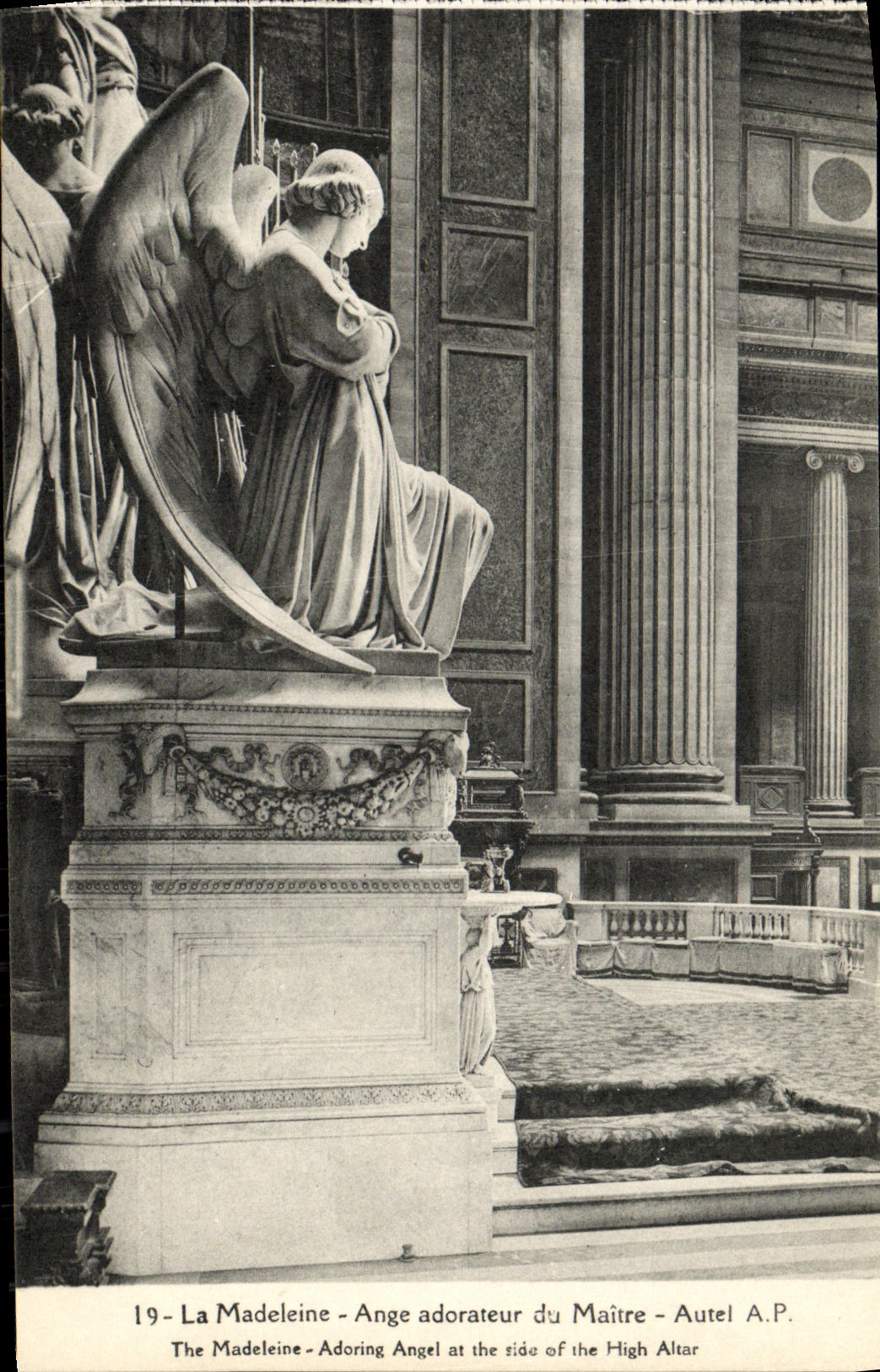 CPA La Madeleine Ange Adorateur du Maitre Autel Paris