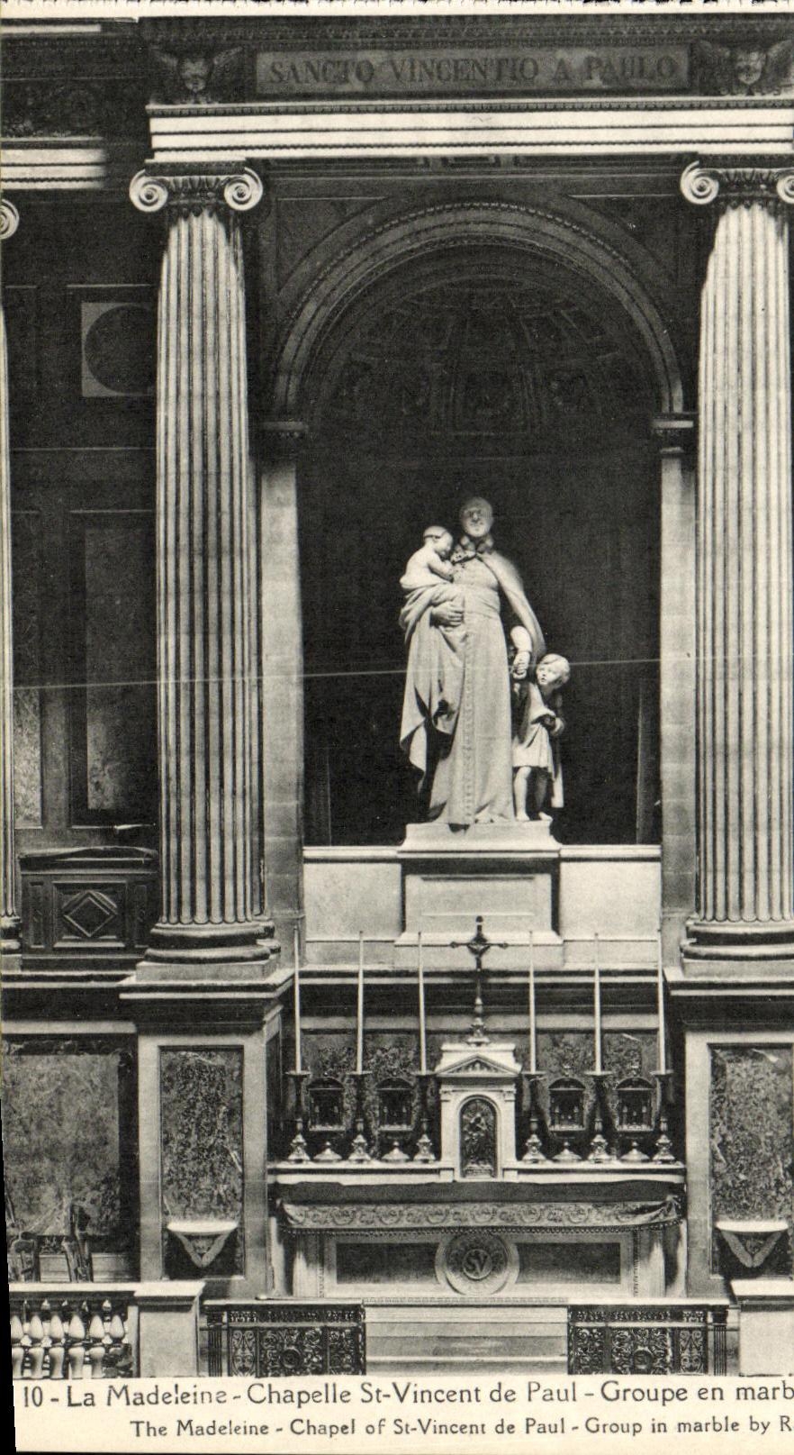 CPA La Madeleine Chapelle St Vincent de Paul Groupe en Marbre Paris 