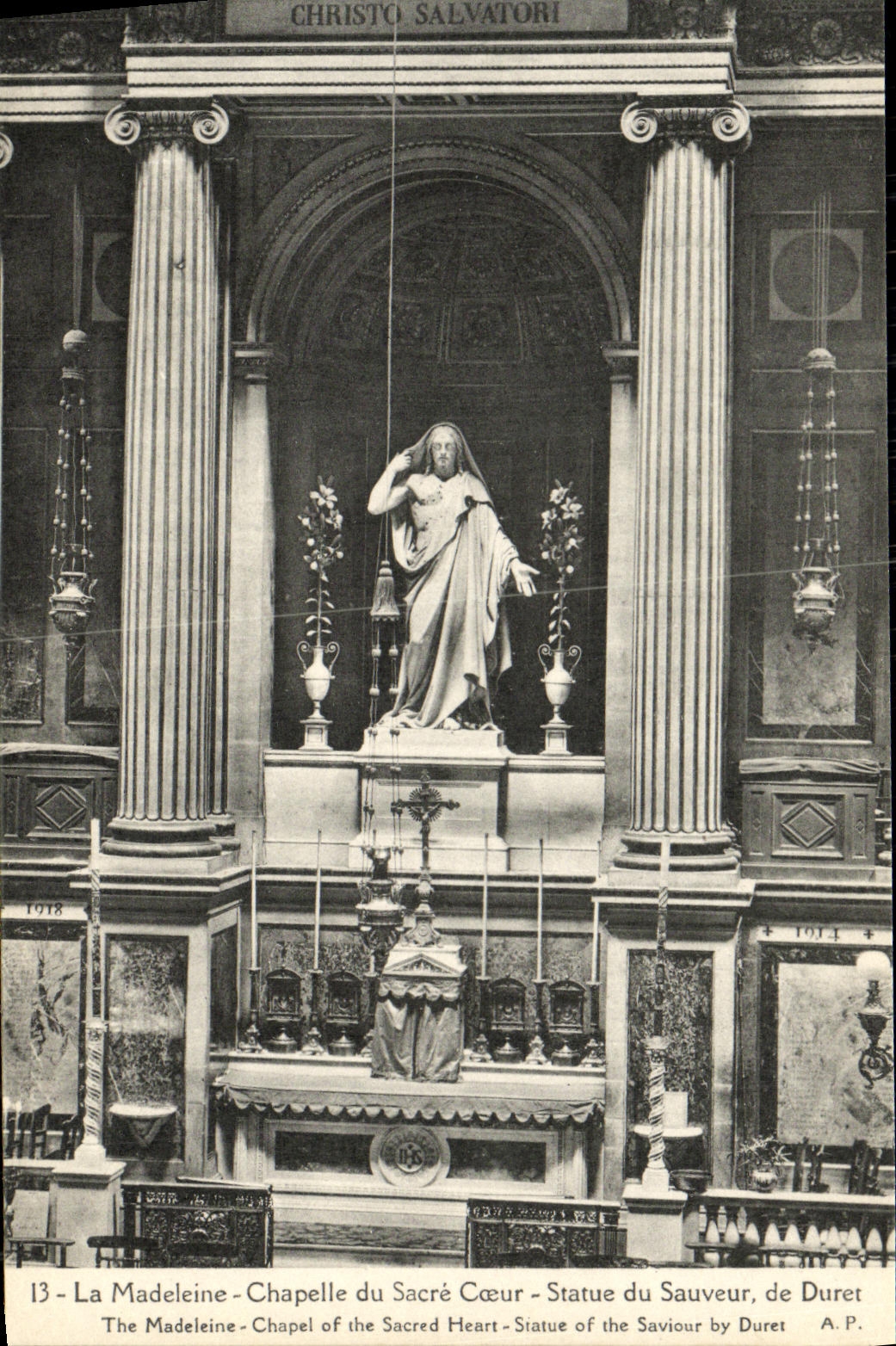 CPA La Madeleine Chapelle de la Ste Vierge Statue du St Sauveur Paris 