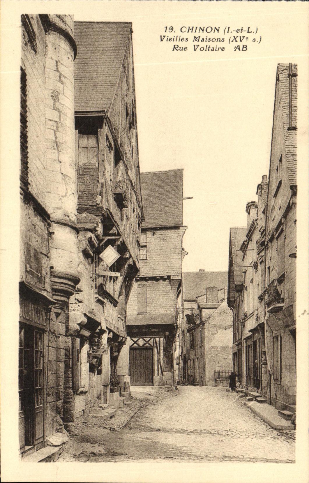 CPA Chinon Vieilles Maisons Rue Voltaire