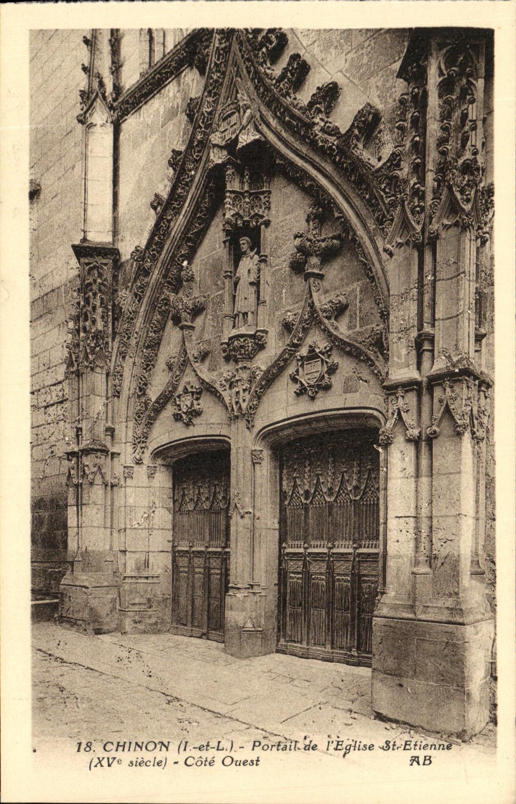 CPA Chinon Portail de L Eglise St Etienne