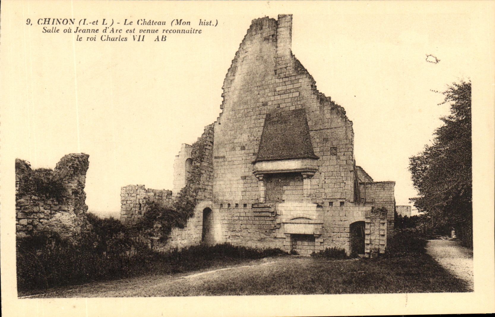 Chinon (Indre-et-Loire) - Le Château (Monument historique) — Jeanne d'Arc a reconnu le roi Charles VII