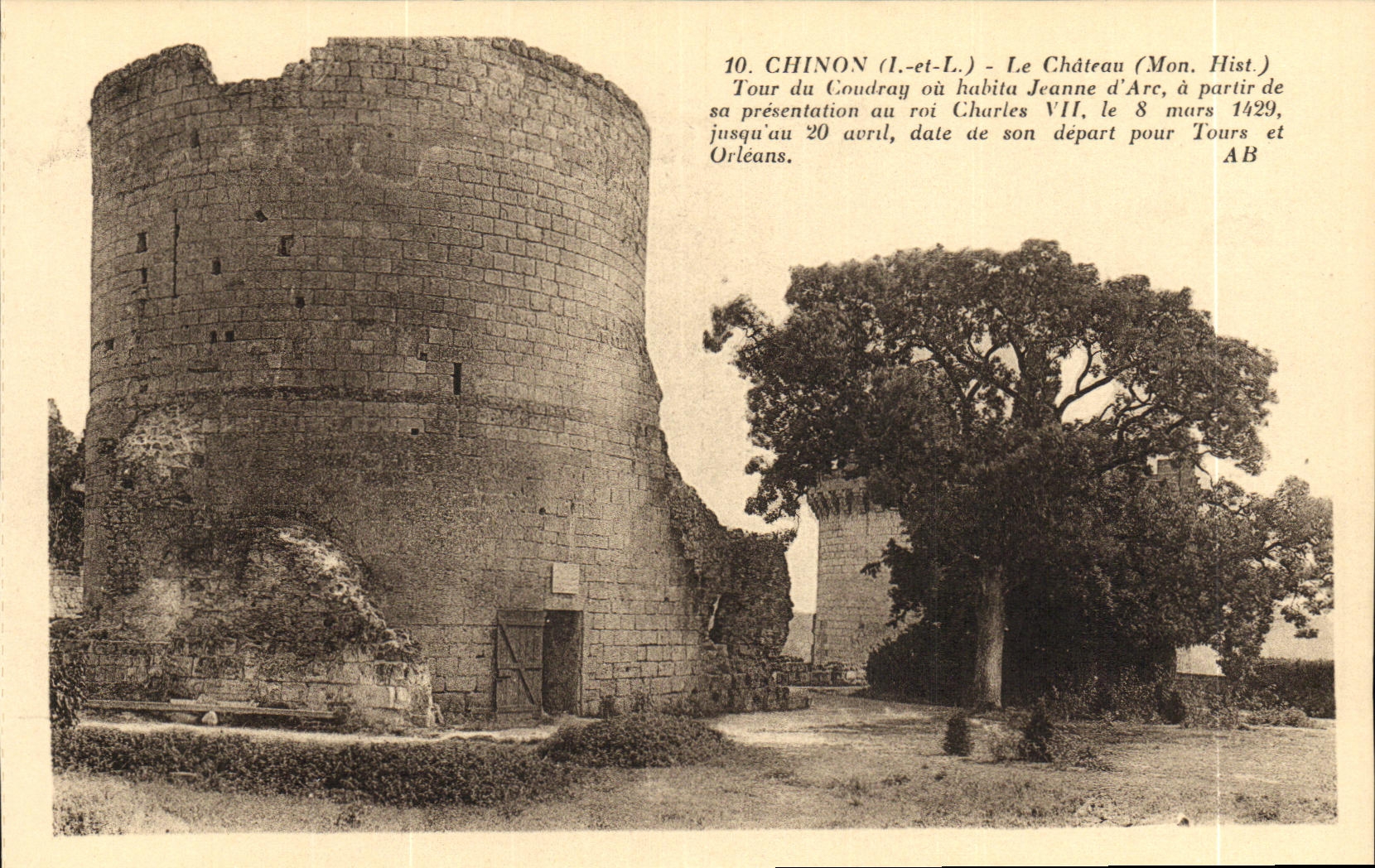 CPA Chinon Le Chateau Tour du Condray ou Habita Jeanne d Arc